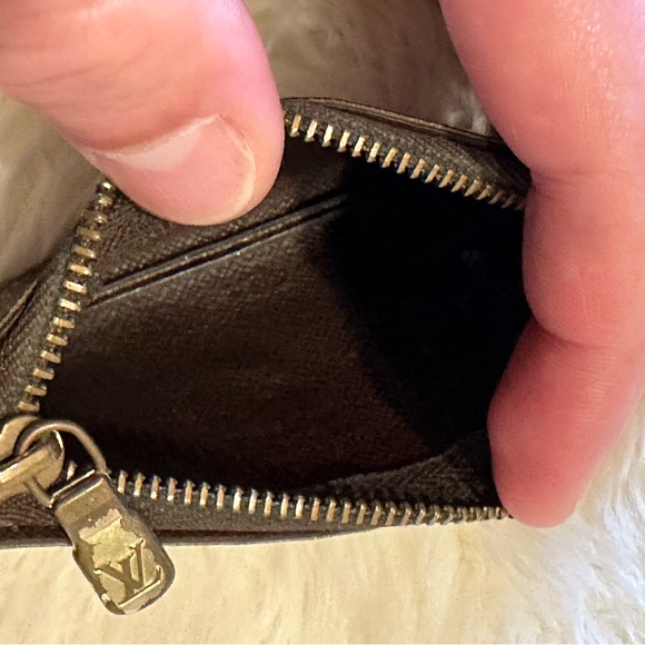 SOLD — LV Louis Vuitton Key Cles - Damier Ebene - Picture 3 of 3